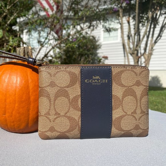 Coach Corner Zip Wallet *NWT